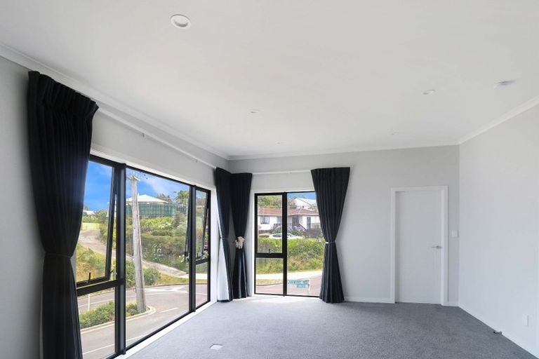 Photo of property in 46 Domett Street, Newlands, Wellington, 6037