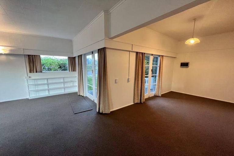 Photo of property in 16 Richards Avenue, Forrest Hill, Auckland, 0620