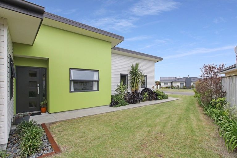 Photo of property in 9 Oxnam Place, Foxton Beach, Foxton, 4815