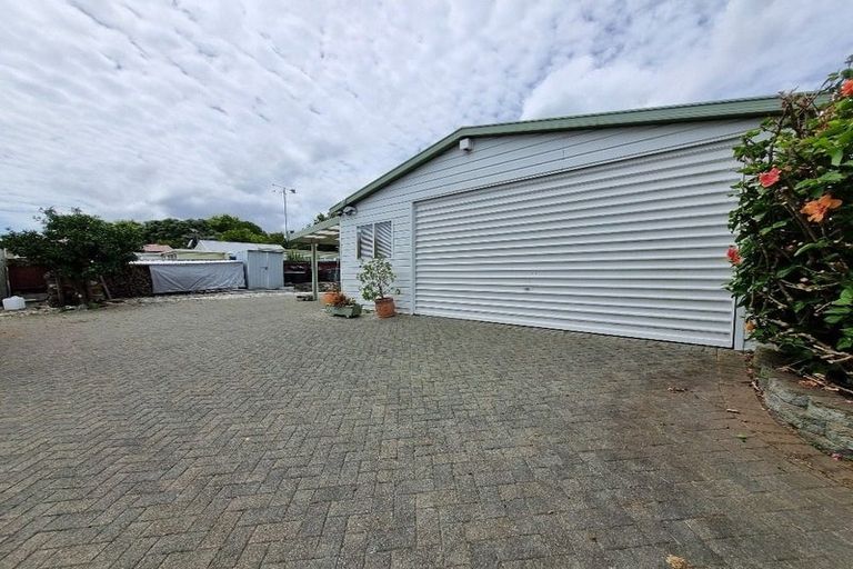 Photo of property in 49 Kiwi Esplanade, Mangere Bridge, Auckland, 2022