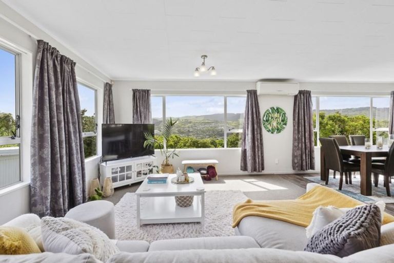 Photo of property in 19 Westhaven Drive, Tawa, Wellington, 5028