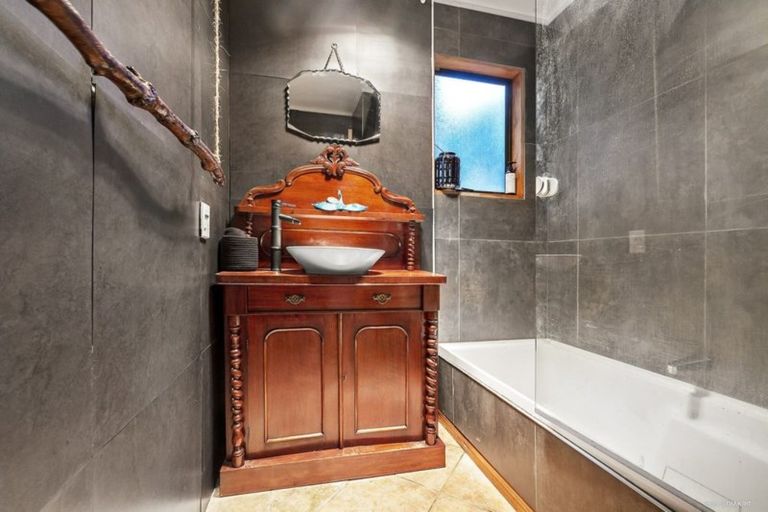 Photo of property in 17 David Crescent, Karori, Wellington, 6012