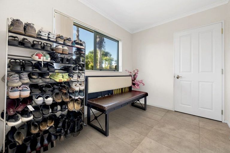 Photo of property in 16 Castlehill Court, Wattle Downs, Auckland, 2103