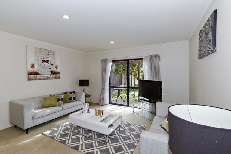 Photo of property in 3/4 Charlenne Close, Ranui, Auckland, 0612