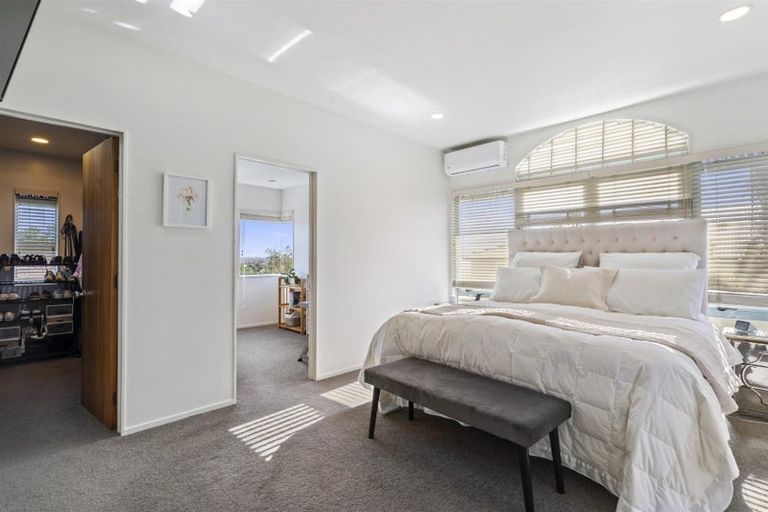 Photo of property in 2/110 Aberdeen Road, Campbells Bay, Auckland, 0620