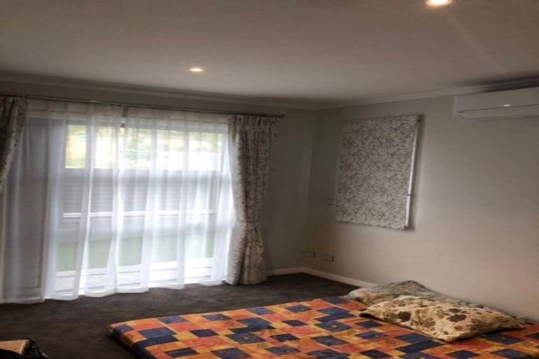 Photo of property in 5 Michael Richard Place, East Tamaki Heights, Auckland, 2016