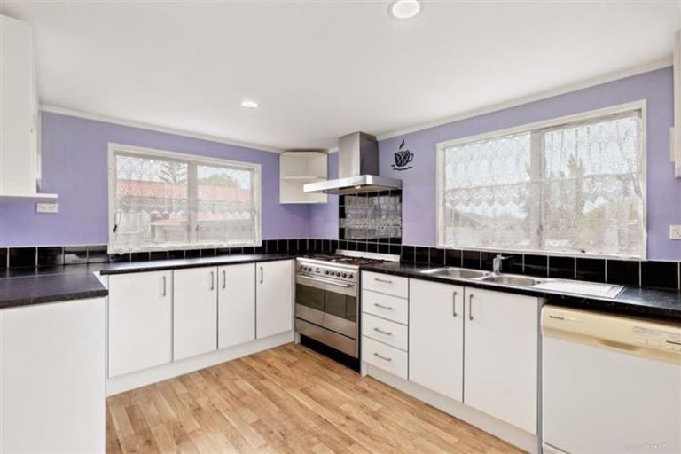 Photo of property in 52 Shifnal Drive, Randwick Park, Auckland, 2105