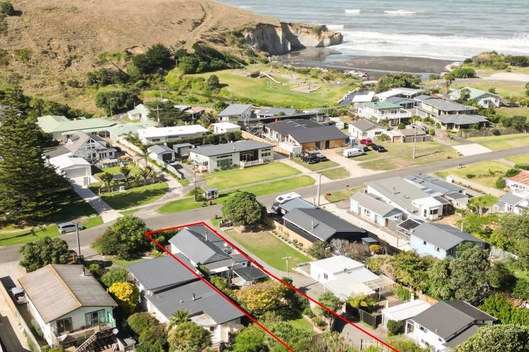 Photo of property in 35 Mowhanau Drive, Kai Iwi, Whanganui, 4574