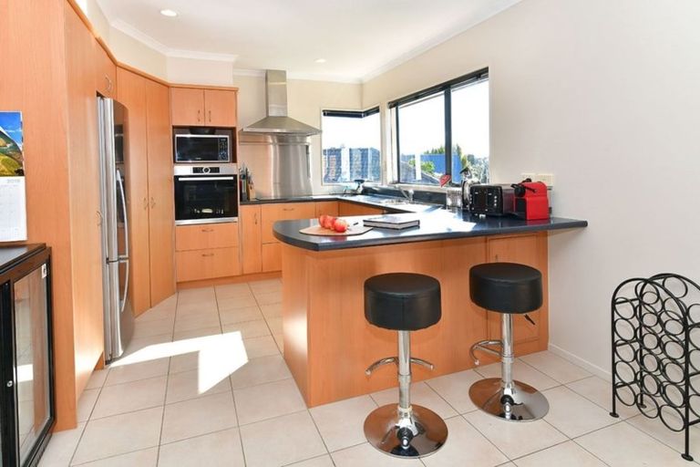 Photo of property in 56 Rivervale Grove, Stanmore Bay, Whangaparaoa, 0932