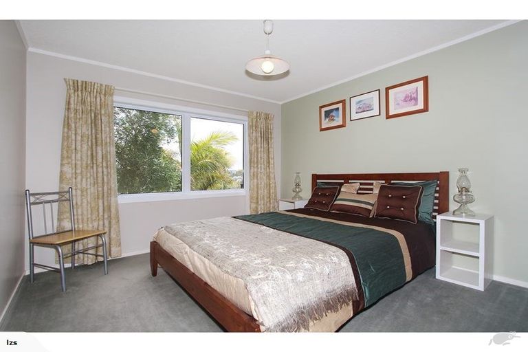 Photo of property in 24 Holt Avenue, Torbay, Auckland, 0630