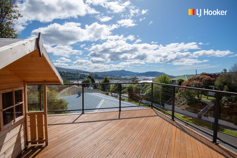 Photo of property in 100 Easther Crescent, Kew, Dunedin, 9012