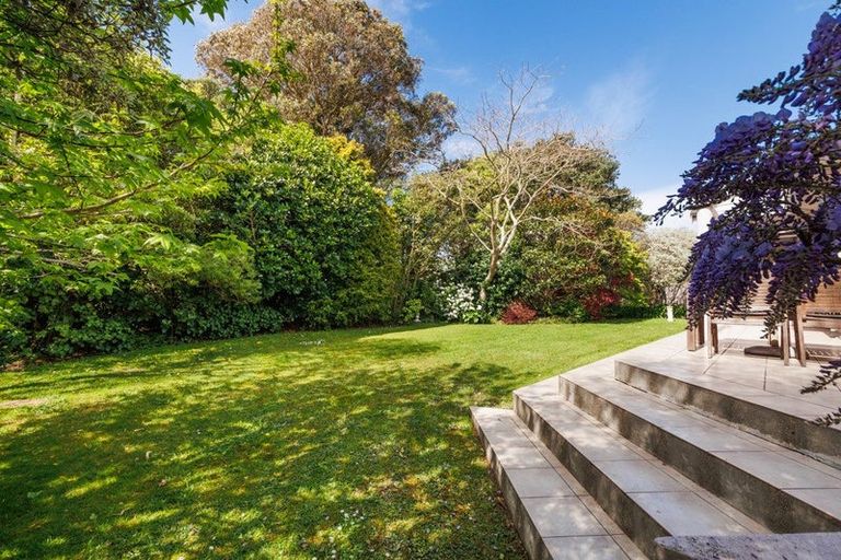 Photo of property in 2 Kea Place, Fitzherbert, Palmerston North, 4410