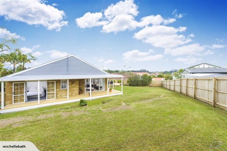 Photo of property in 14 Gala Place, Henderson, Auckland, 0612