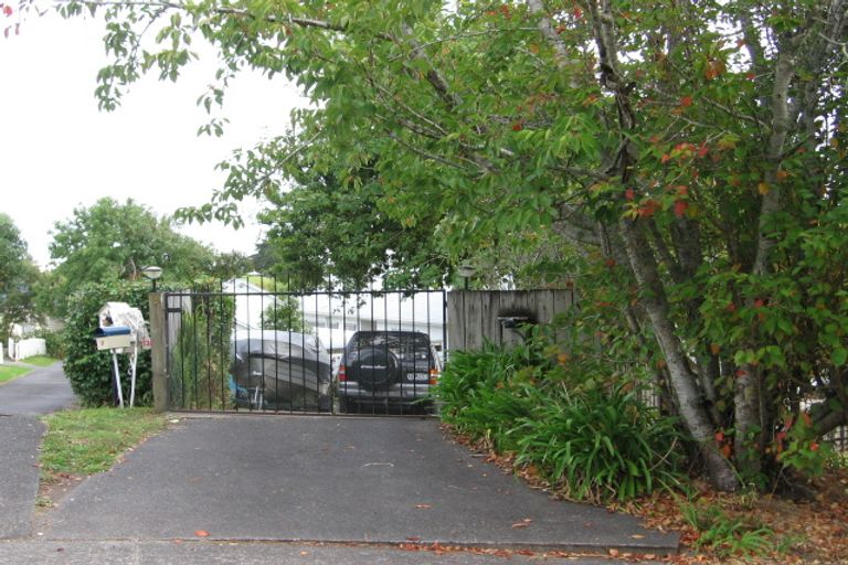 Photo of property in 9 Woodhouse Place, West Harbour, Auckland, 0618