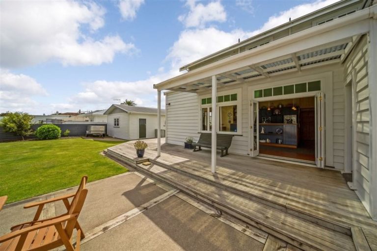 Photo of property in 7 George Street, Hawera, 4610