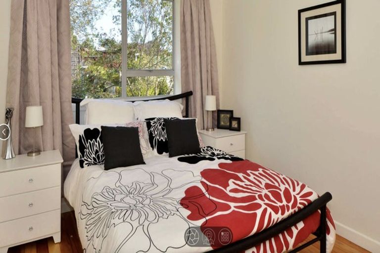 Photo of property in 2/729 Beach Road, Browns Bay, Auckland, 0630