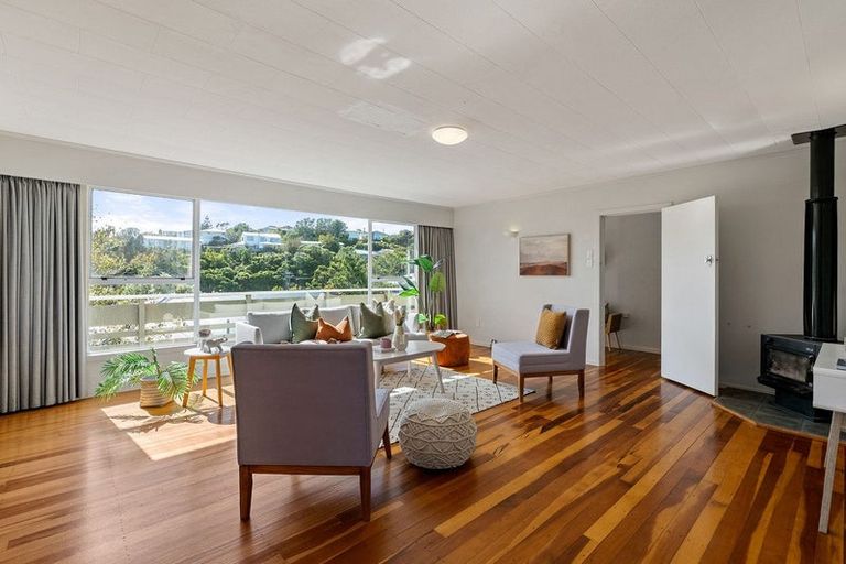 Photo of property in 6 Link Road, Newlands, Wellington, 6037