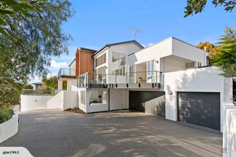 Photo of property in 214b Mount Pleasant Road, Mount Pleasant, Christchurch, 8081