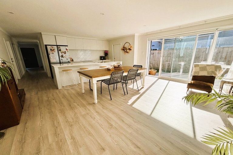 Photo of property in 19 Uatoto Road, Clarks Beach, 2122