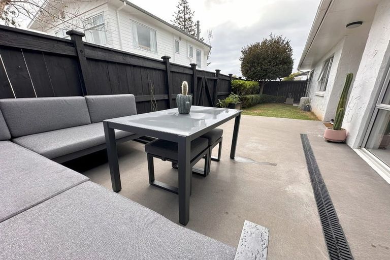 Photo of property in 1/10 Salem Place, Torbay, Auckland, 0630