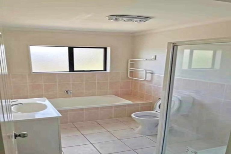 Photo of property in 19 Shah Place, Glen Eden, Auckland, 0602