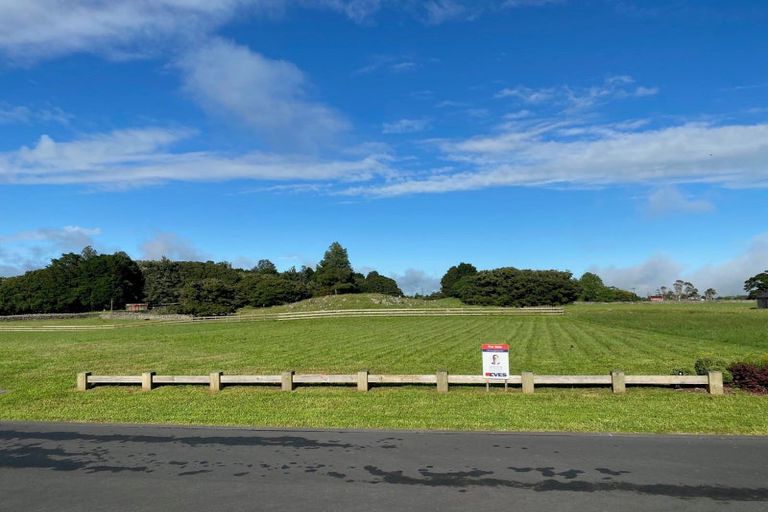 Photo of property in 38 Stoney Hill Road, Te Kamo, 0185