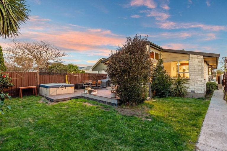 Photo of property in 56 Effingham Street, North New Brighton, Christchurch, 8083