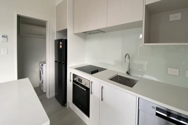 Photo of property in 9/2 Moor Avenue, Te Atatu Peninsula, Auckland, 0610