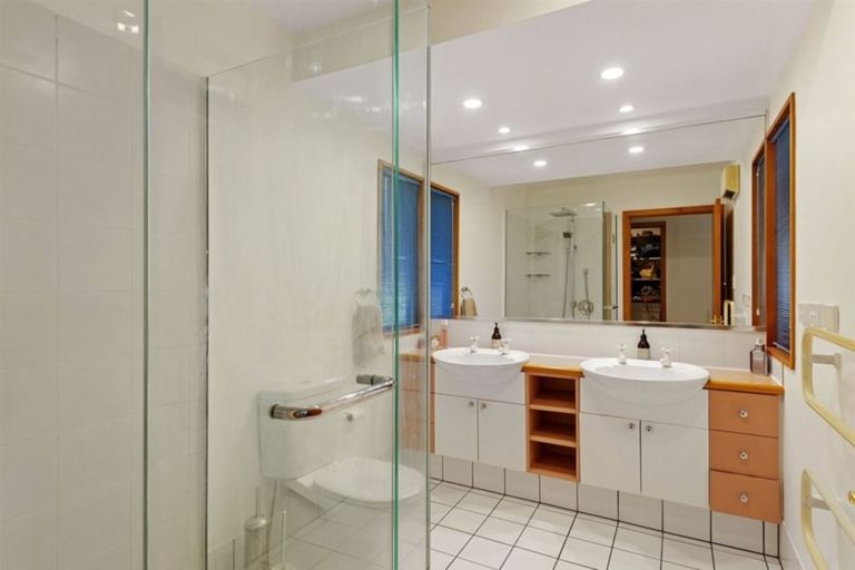 Photo of property in 1 Le Cascina Lane, Riccarton, Christchurch, 8011