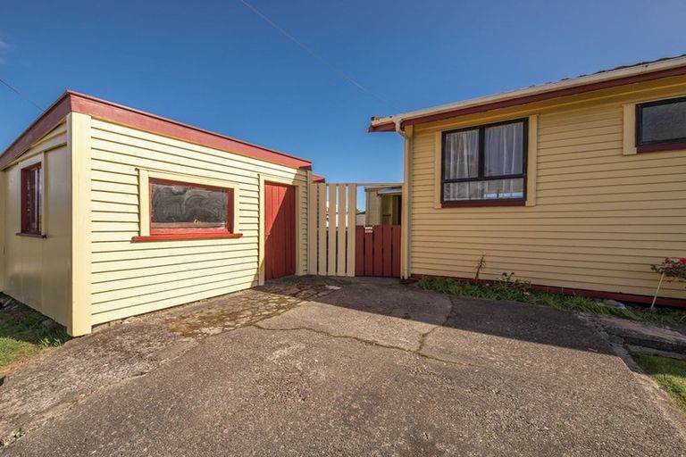 Photo of property in 20 Bentham Street, Westport, 7825