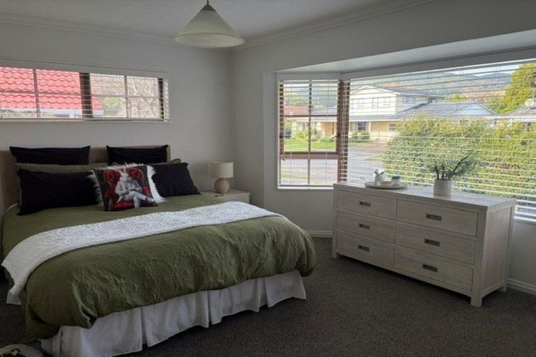 Photo of property in 16 Richmond Avenue, Waikanae, 5036