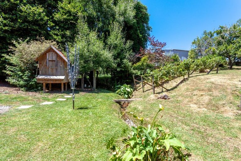 Photo of property in 2 Oxford Terrace, Coromandel, 3506