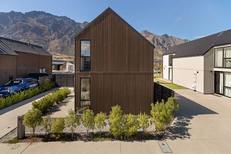 Photo of property in 5 Curvey Court, Jacks Point, 9371