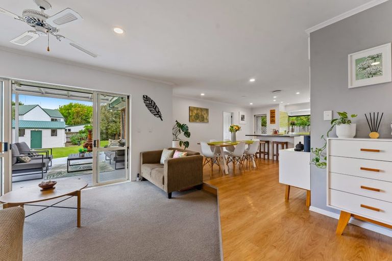 Photo of property in 19 Rosella Grove, Waimauku, 0812