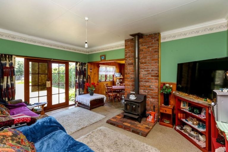 Photo of property in 185 Tasman Street, Opunake, 4616