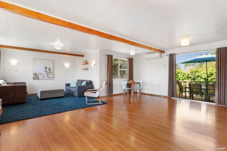 Photo of property in 33b Beach Road, Te Atatu Peninsula, Auckland, 0610