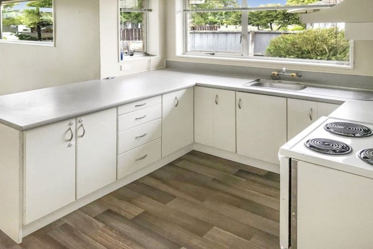 Photo of property in 355 Main North Road, Redwood, Christchurch, 8051