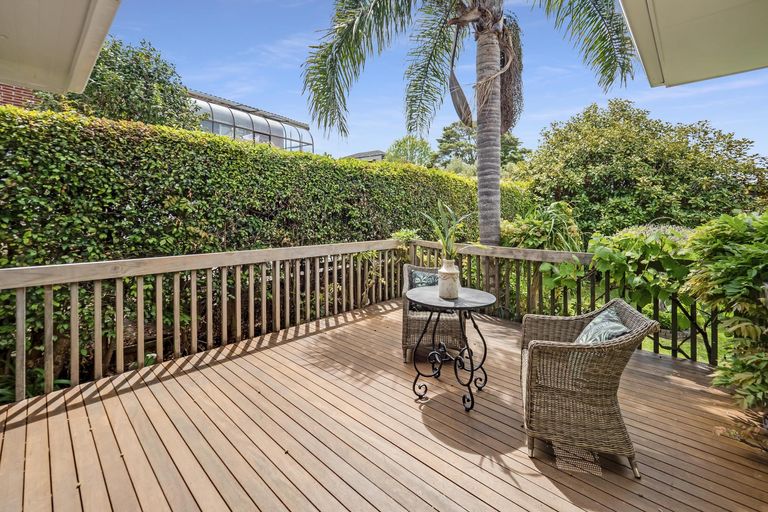 Photo of property in 72 Marine Parade, Mellons Bay, Auckland, 2014