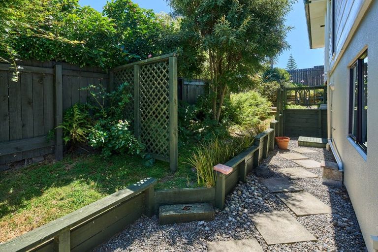 Photo of property in 8 Ross Grove, Paraparaumu, 5032