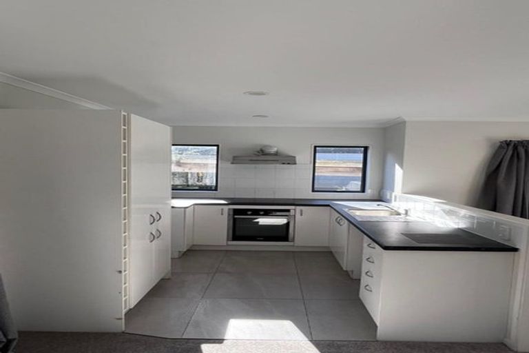 Photo of property in 36 Serwayne Place, Sunnyvale, Auckland, 0612