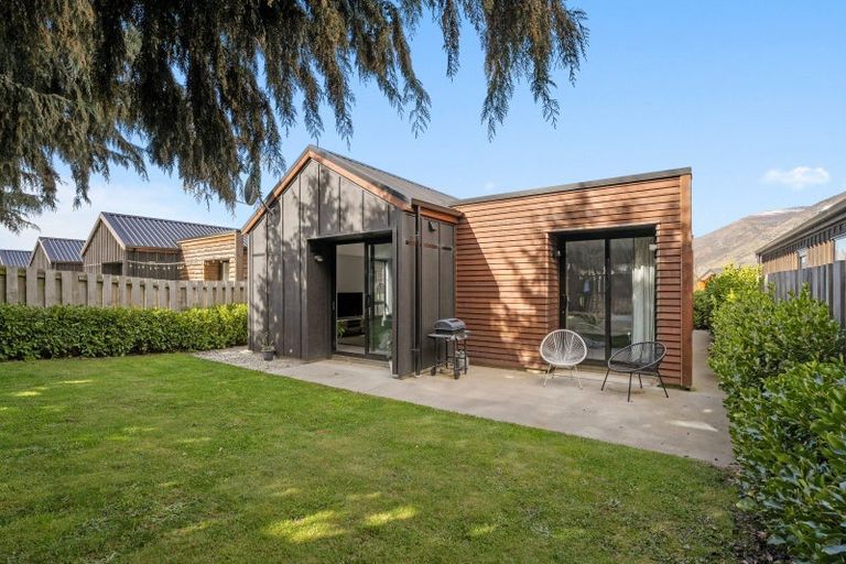 Photo of property in 2 Clover Lane, Lake Hayes, Queenstown, 9304