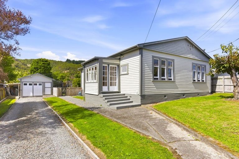 Photo of property in 42 Hinemoa Street, Paraparaumu, 5032