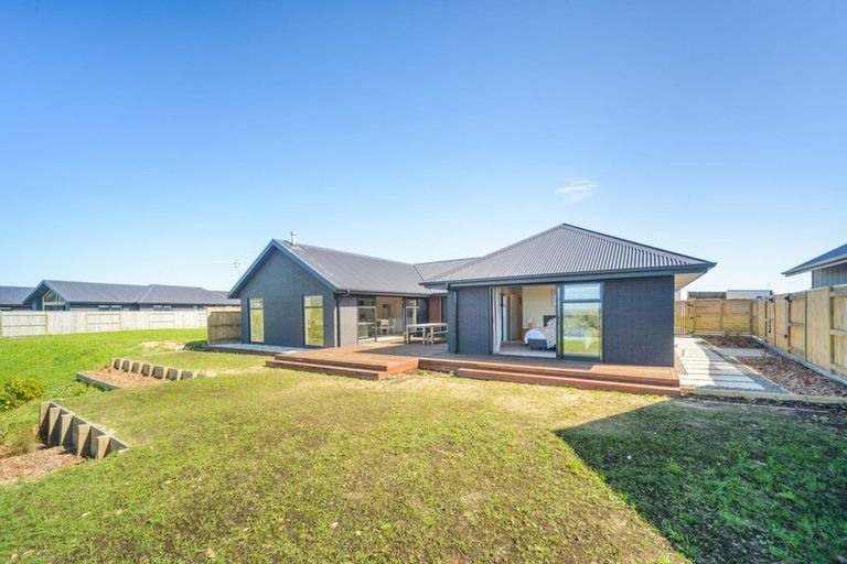 Photo of property in 48 Vaucluse Heights, Fitzherbert, Palmerston North, 4410