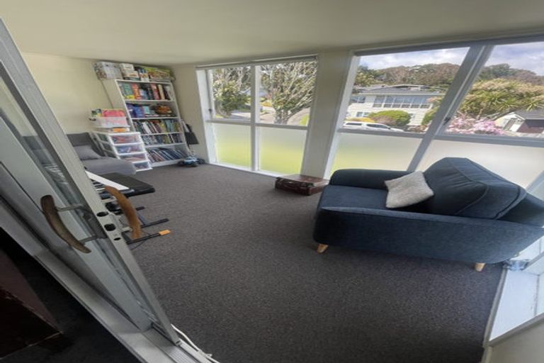 Photo of property in 15 Burdendale Grove, Churton Park, Wellington, 6037