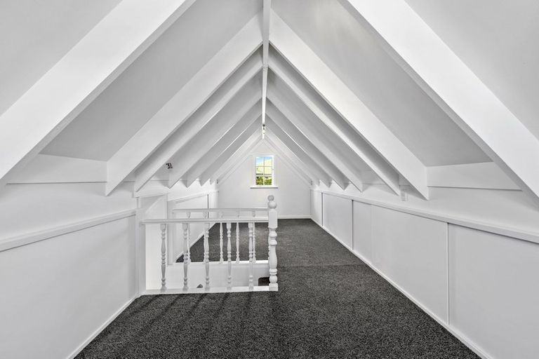 Photo of property in 5a Roslyn Terrace, Stanley Point, Auckland, 0624