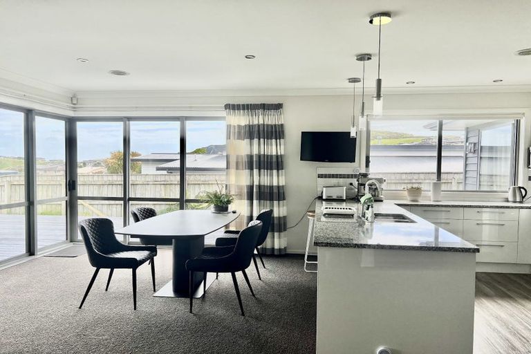 Photo of property in 32 Sumner Terrace, Aotea, Porirua, 5024