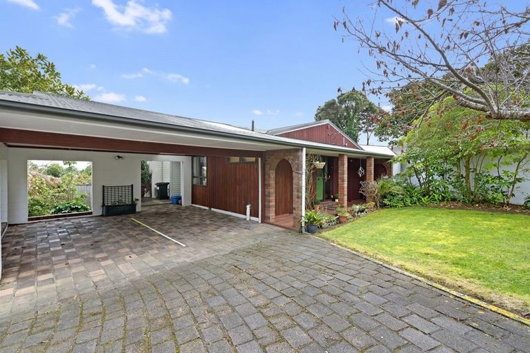 Photo of property in 10 Winara Avenue, Waikanae, 5036