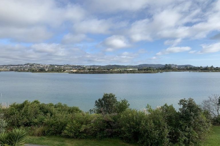 Photo of property in 17 Maori Hut Road, Red Beach, 0932