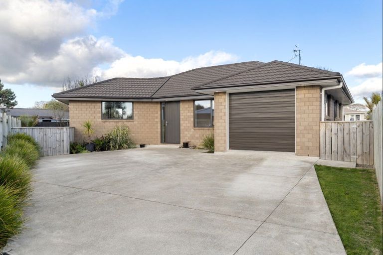 Photo of property in 8a Shetland Place, Westbrook, Palmerston North, 4412