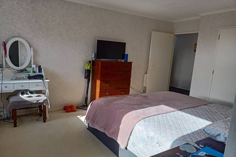 Photo of property in 1/28 Bernie Edwards Place, Botany Downs, Auckland, 2010